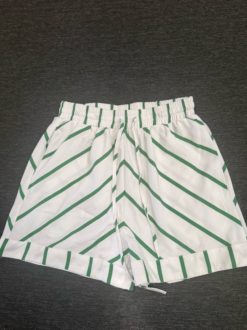 White and Green Striped Women’s Elastic-Waist Shorts no brand size medium